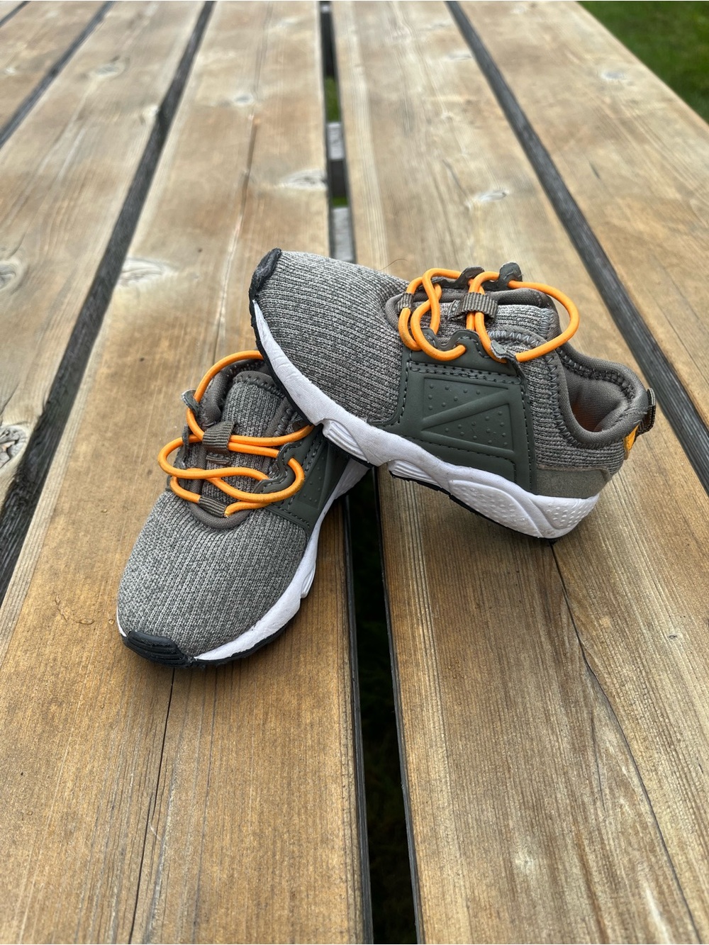 Cat & Jack Toddler Boy’s 6C Shoes